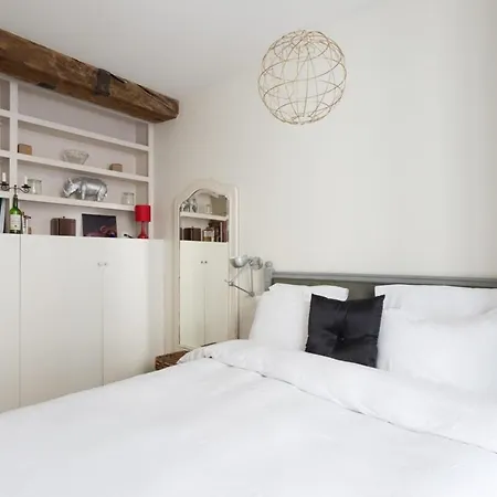 Charming In Le Marais Parigi